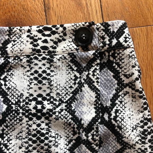NWOT snakeskin print skirt - Picture 3 of 4